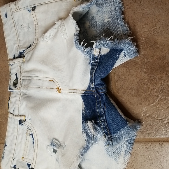 Hurley distressed jean shorts - Picture 7 of 7